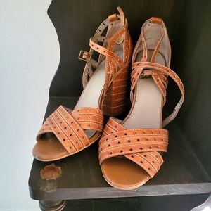 🥀🥀👋 Last call sale! Hinge Perri Sandle heel size 8